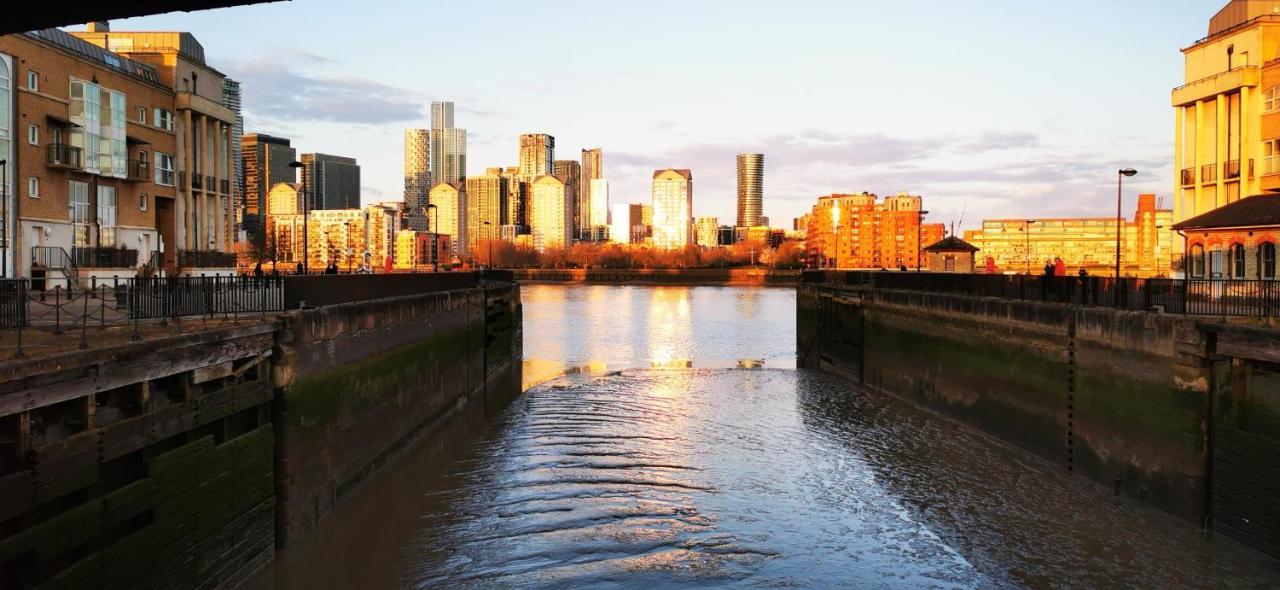 Stunning Massive Bedroom +Direct Thames River View ลอนดอน ภายนอก รูปภาพ