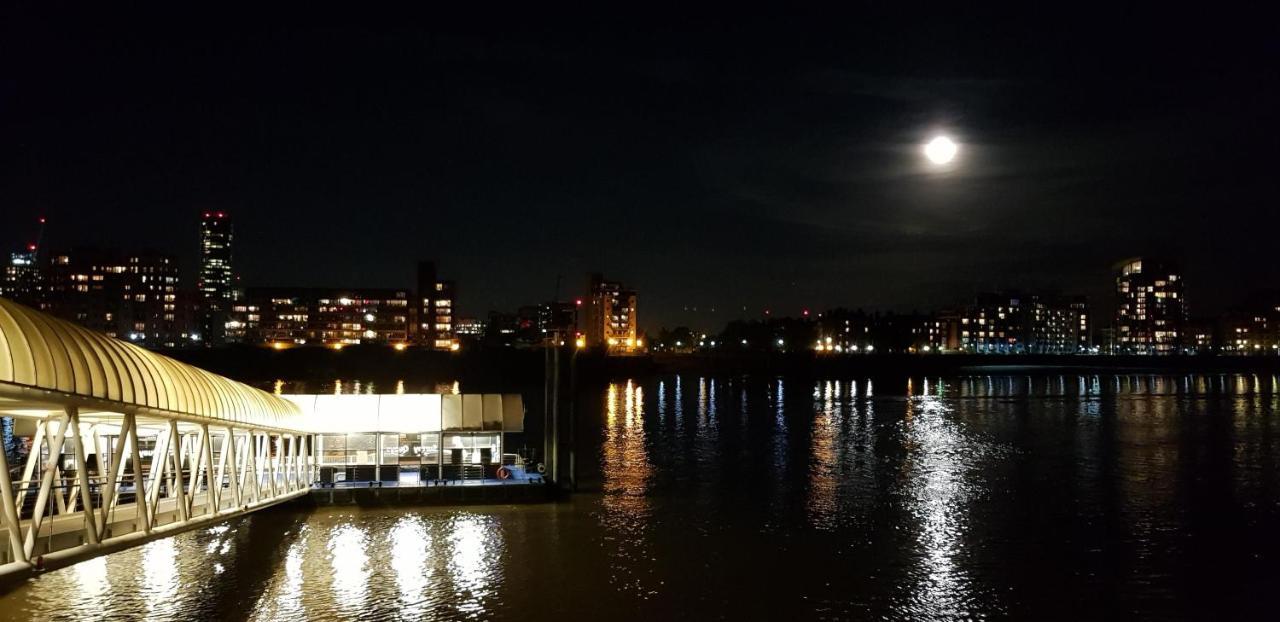 Stunning Massive Bedroom +Direct Thames River View ลอนดอน ภายนอก รูปภาพ