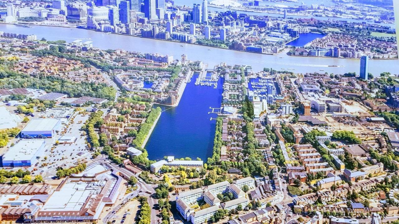 Stunning Massive Bedroom +Direct Thames River View ลอนดอน ภายนอก รูปภาพ