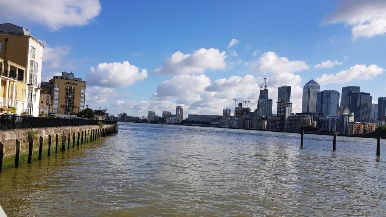 Stunning Massive Bedroom +Direct Thames River View ลอนดอน ภายนอก รูปภาพ