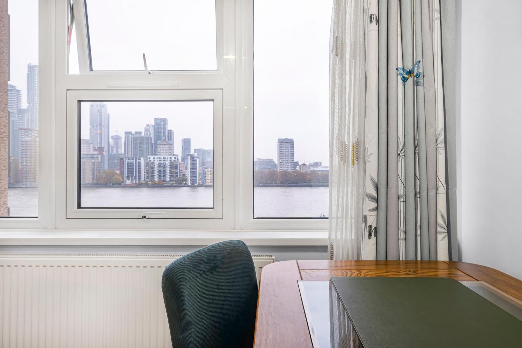 Stunning Massive Bedroom +Direct Thames River View ลอนดอน ภายนอก รูปภาพ