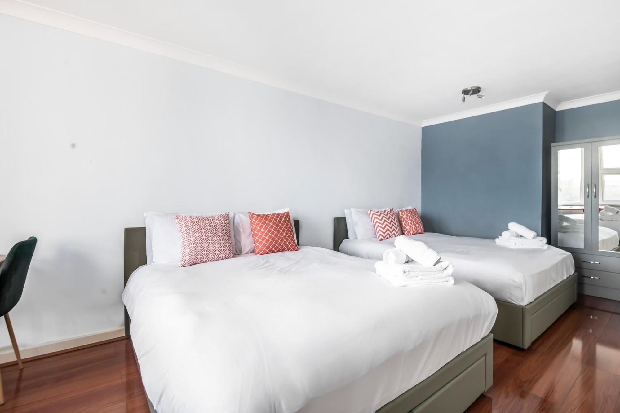 Stunning Massive Bedroom +Direct Thames River View ลอนดอน ภายนอก รูปภาพ